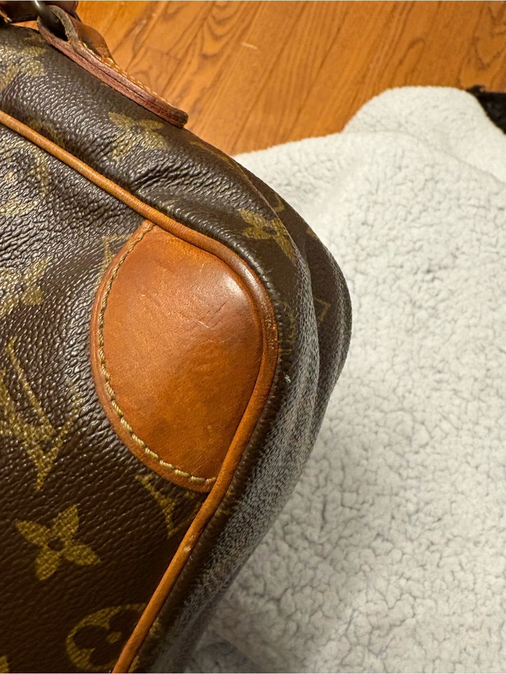 AUTH Vintage Louis Vuitton Monogram Crossbody Camera Bag - Date Code 874 TH - Picture 9 of 17
